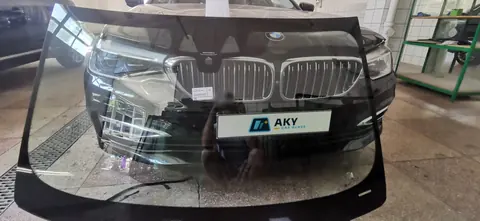 BMW 5 Series – the new windshield, next to the car