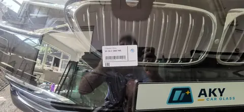 BMW 5 Series – the label on the new windshield