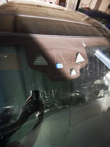 Mercedes-Benz S-Class – the crack reaches the camera area, next to the mirror
