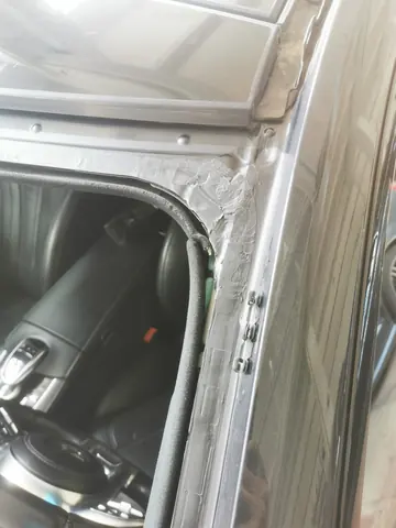 Mercedes-Benz S-Class – the frame, prepared for the new windshield