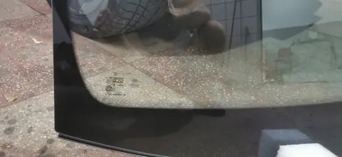 Porsche Cayenne – the marking on the windshield