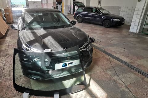 Citroën C4 – înlocuire parbriz în atelierul AKY Car Glass