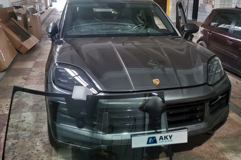 Porsche Cayenne – înlocuire parbriz în atelierul AKY Car Glass