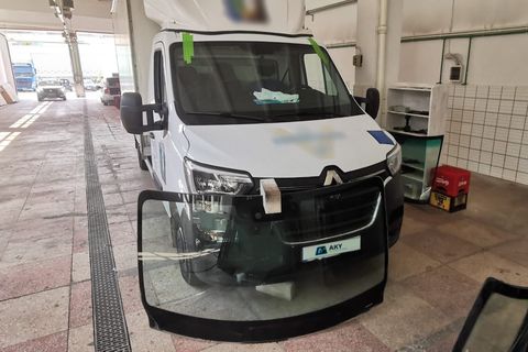 Renault Master – înlocuire parbriz în atelierul AKY Car Glass