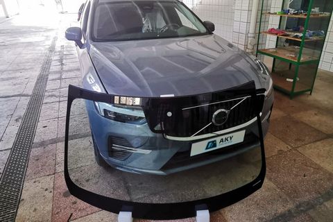 Volvo XC60 – înlocuire parbriz în atelierul AKY Car Glass